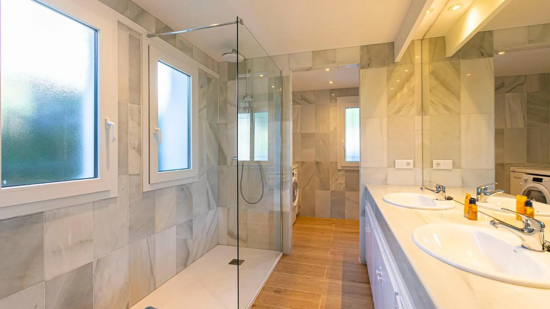 Apartamento El Estilo Andaluz A Pie De Playa Estepona España