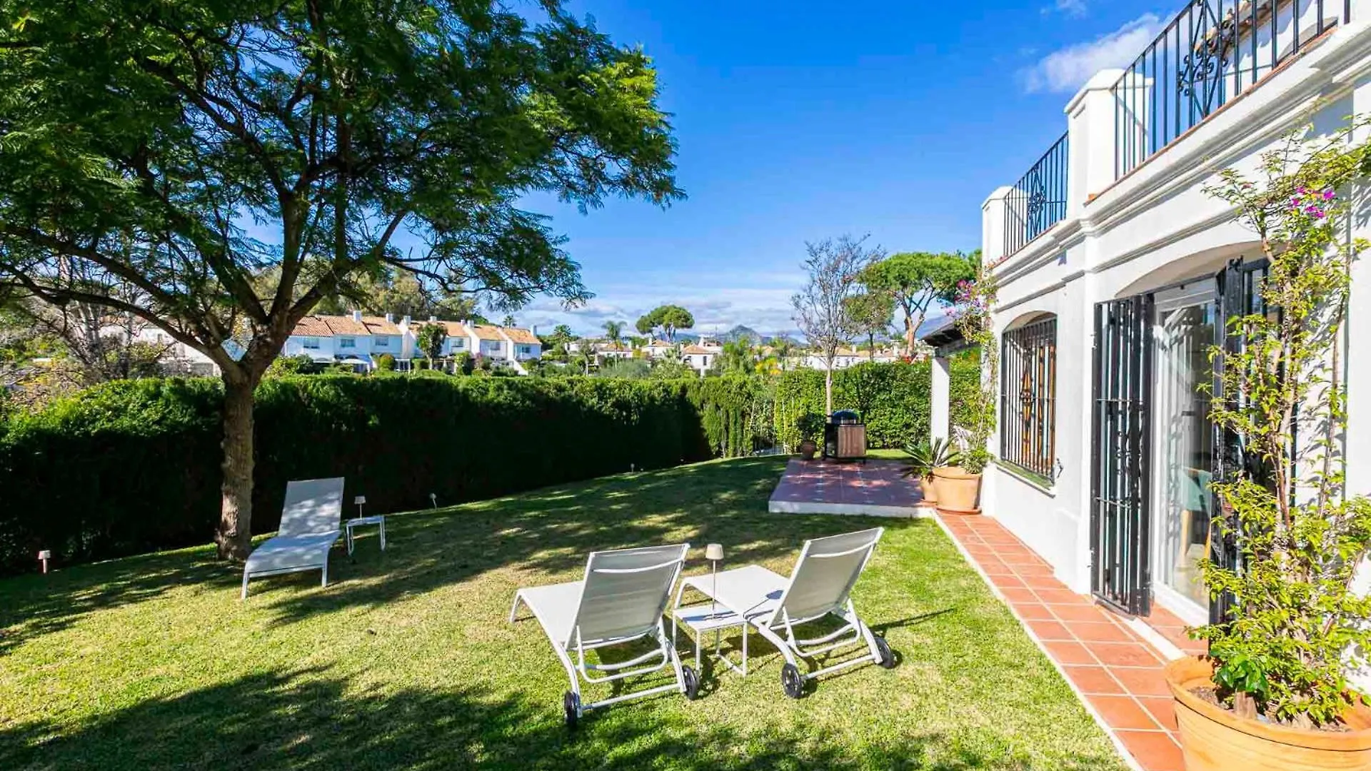 Apartamento El Estilo Andaluz A Pie De Playa Estepona